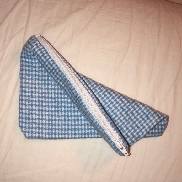 pouch - Picture 2 of 3